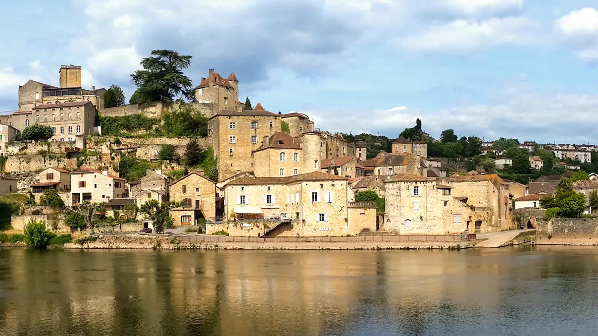 07Vue sur Puy l'Eveque© Lot Tourisme - C. Sanchez