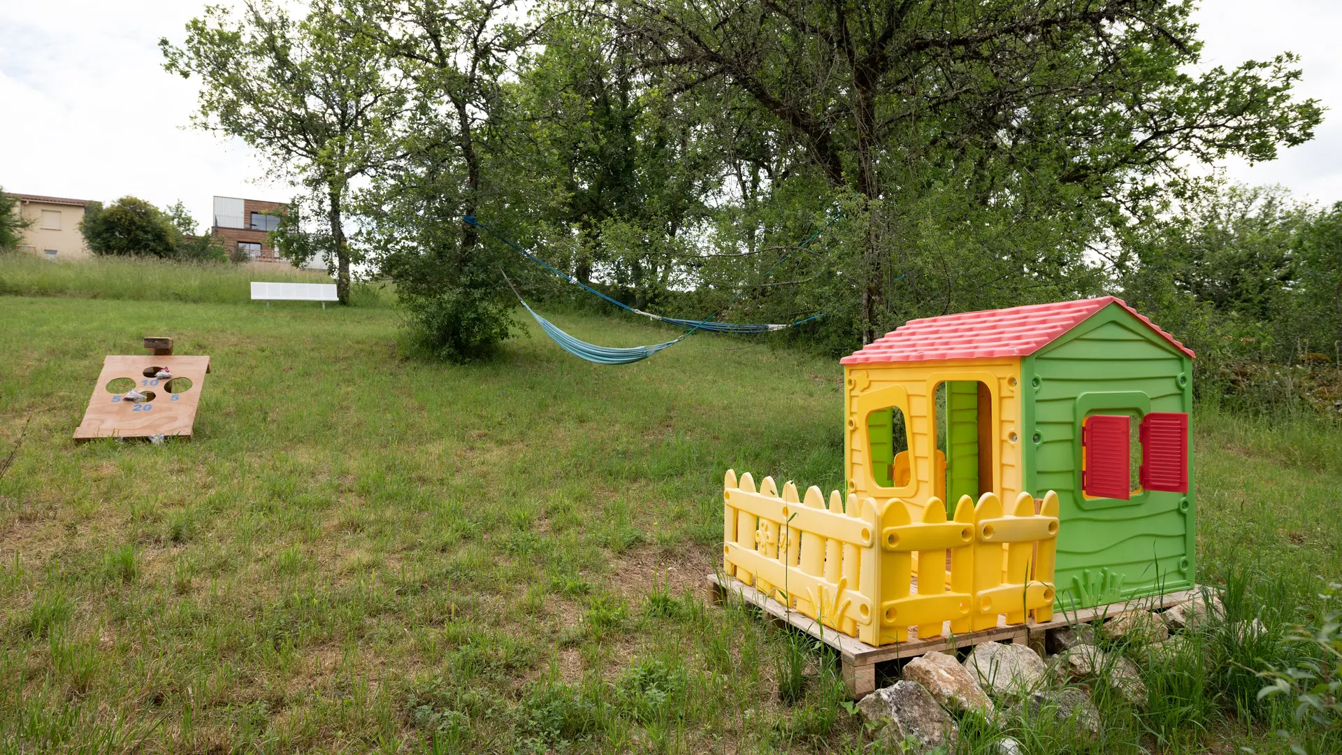 Zone de jeux dans le jardin