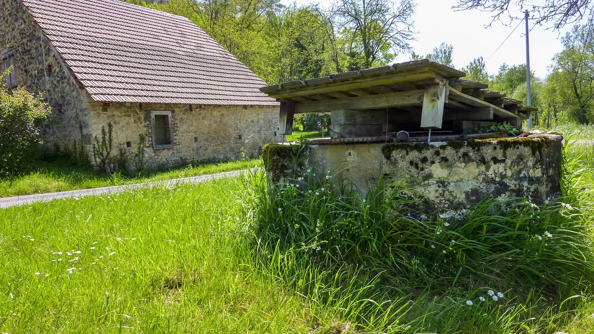 05Péchaurié - Entre puits et maisons © Lot Tourisme - C. Sanchez
