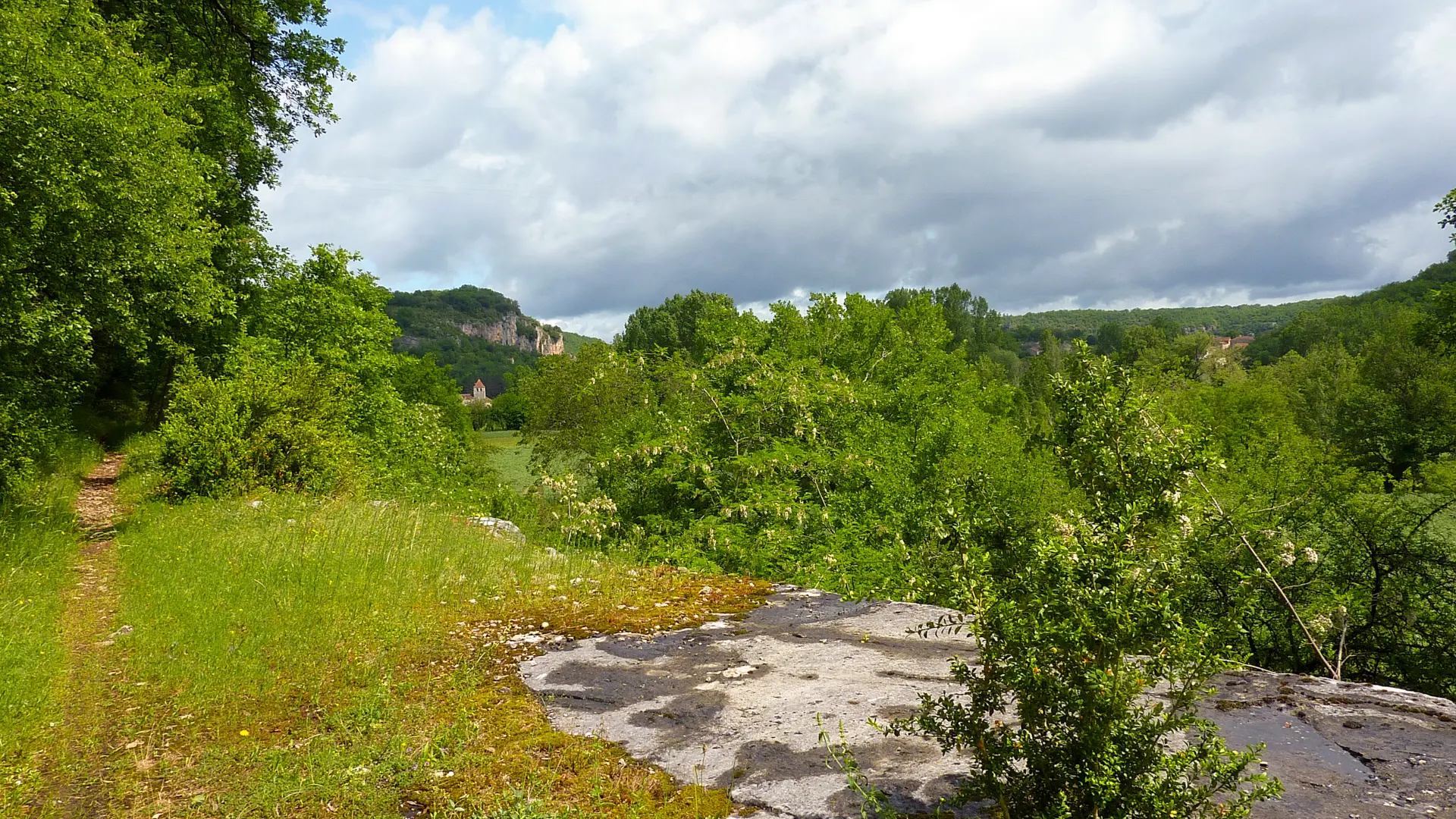 06Velles - point de vue sur la vallée  © Lot Tourisme - C. Sanchez