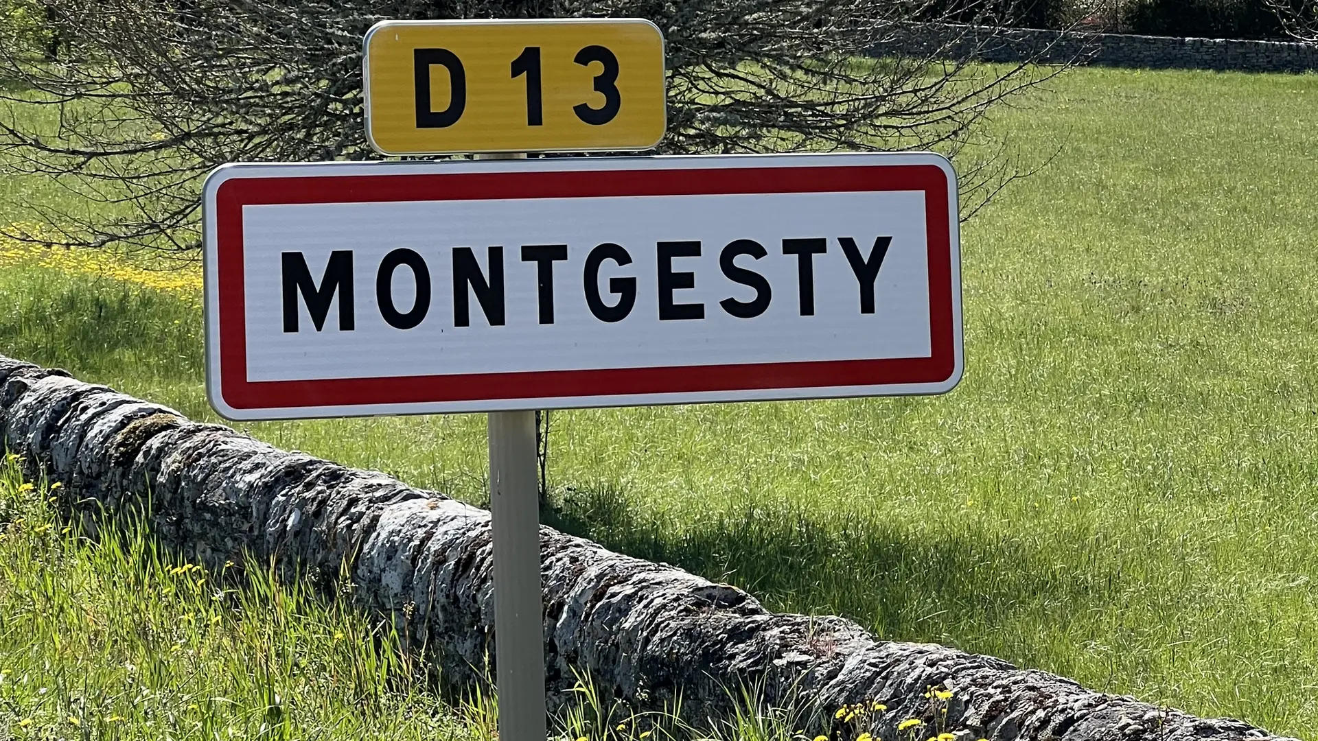 Entrée du village de Montgesty