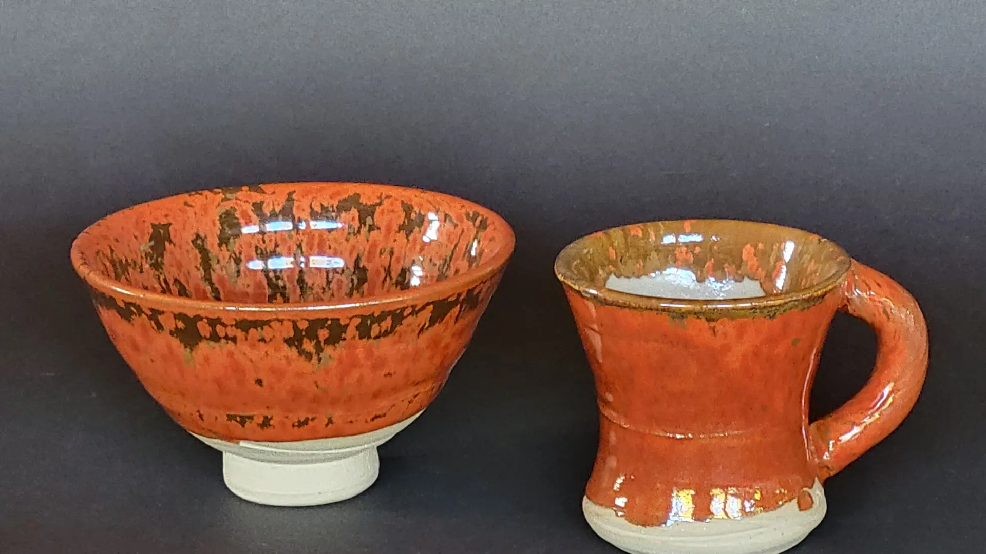 BOL ET MUG ROUGE DE FER UTILE EN TERRE POTERIE DE MEYRAGUET