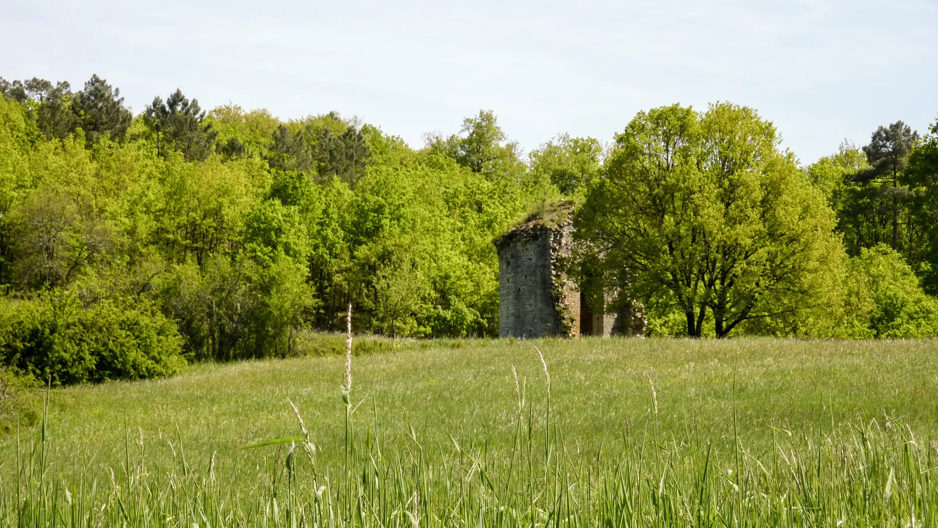 10Lherm - Ruines d'anciennes habitations © Lot Tourisme - C. Sanchez