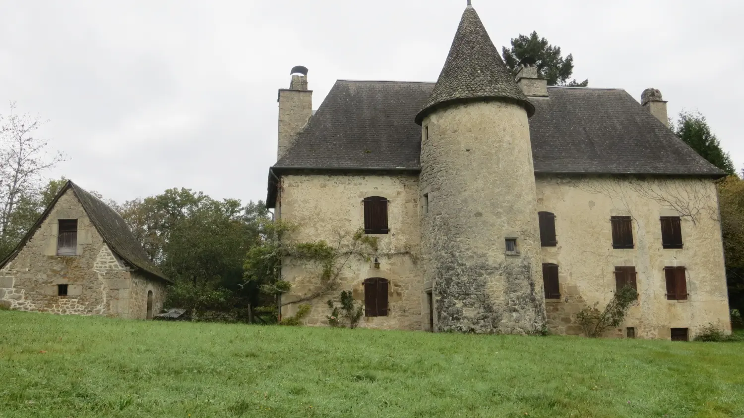 12 GOULLES - Les tours de Carbonnières (1)