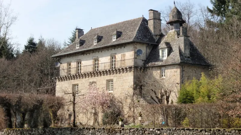15 SAINT JULIEN AUX BOIS - Le chemin des marchands de parapluies (5)