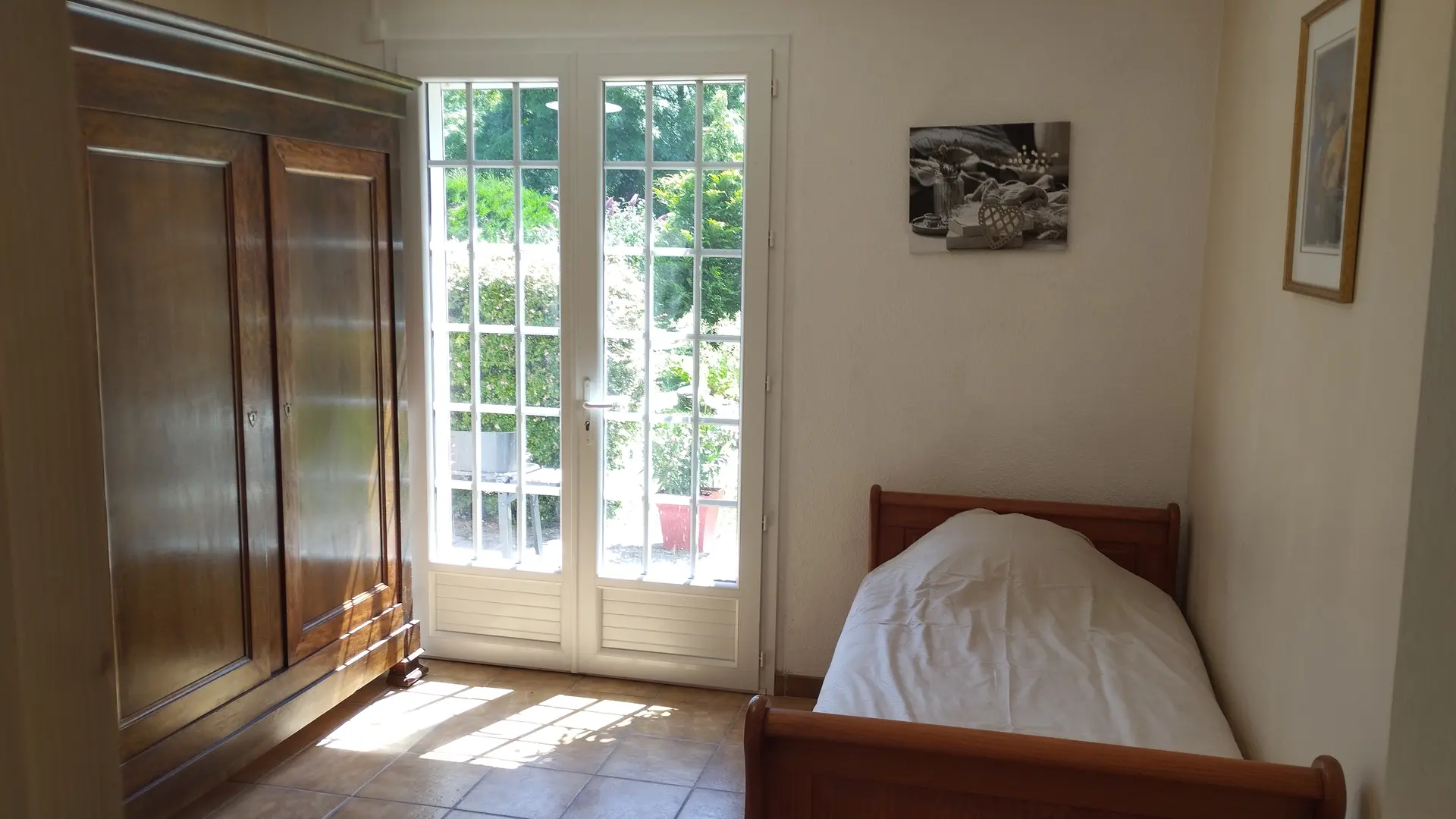 Gîte2Chambre au RDC (1 lit 140x190 et 2 lits gigognes 90x190) avec sur le jardin