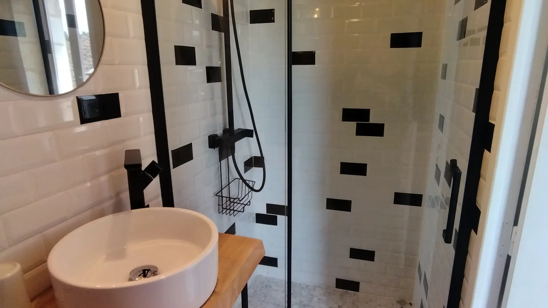 salle de bain douche chambre glycine