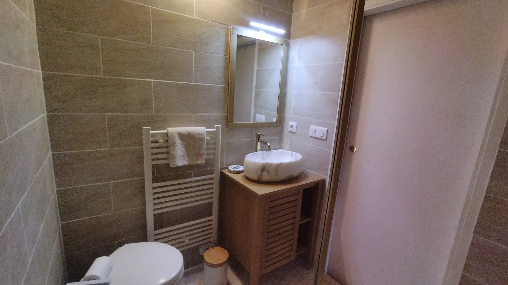 salle de bain chambre coquelicot