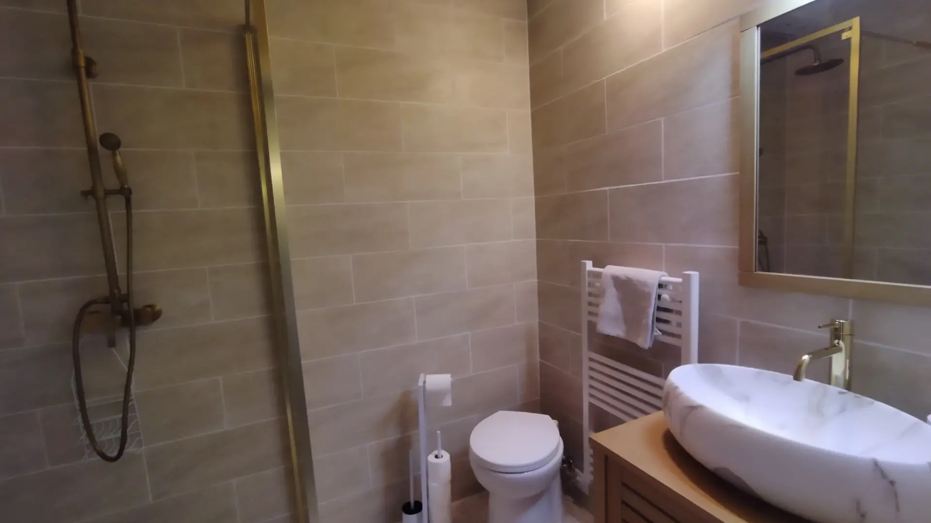 salle de bain chambre coquelicot