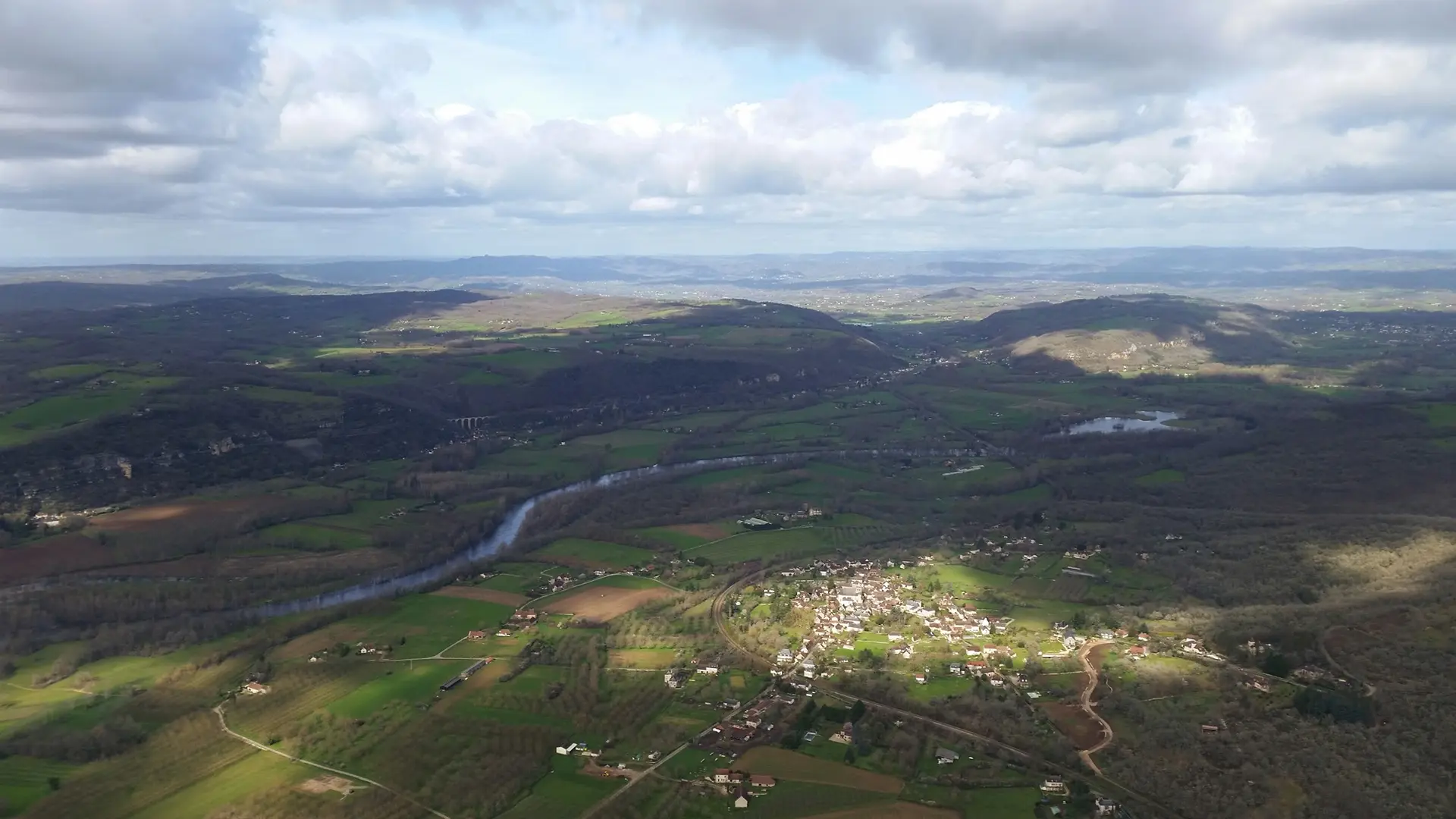 Vallée de la Dordogne vue d'un parapente