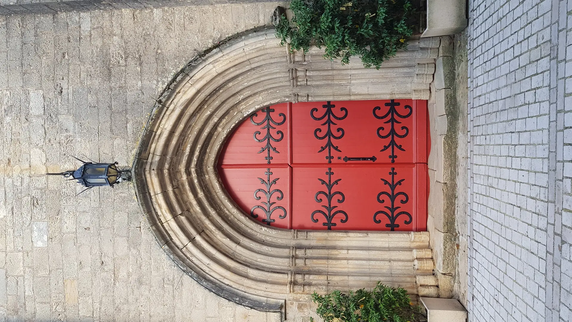 180521_Entrée église Saint-Hilarion