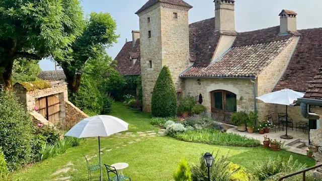 2 Rieuzal garden courtyard