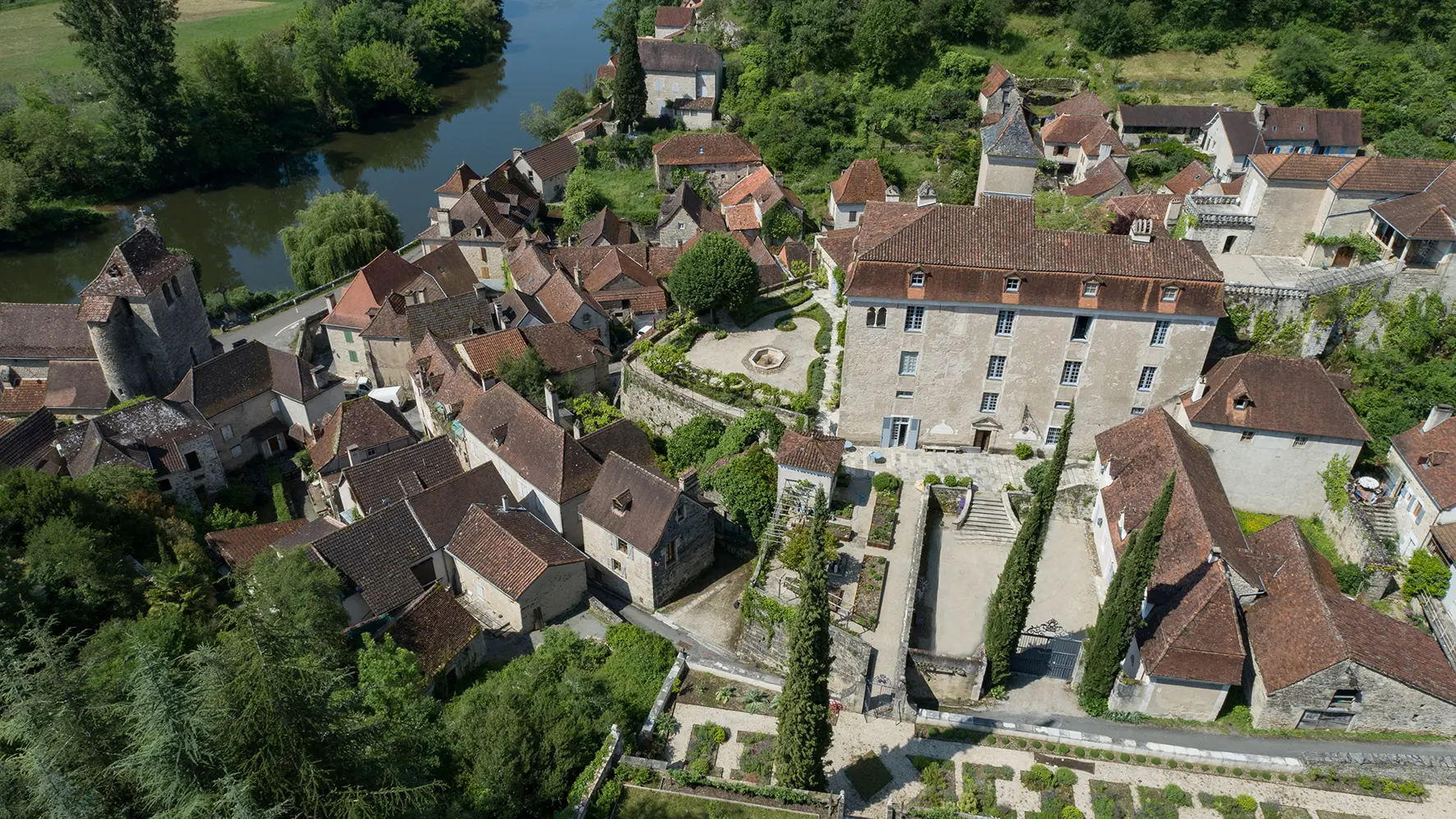 Vue Château et village