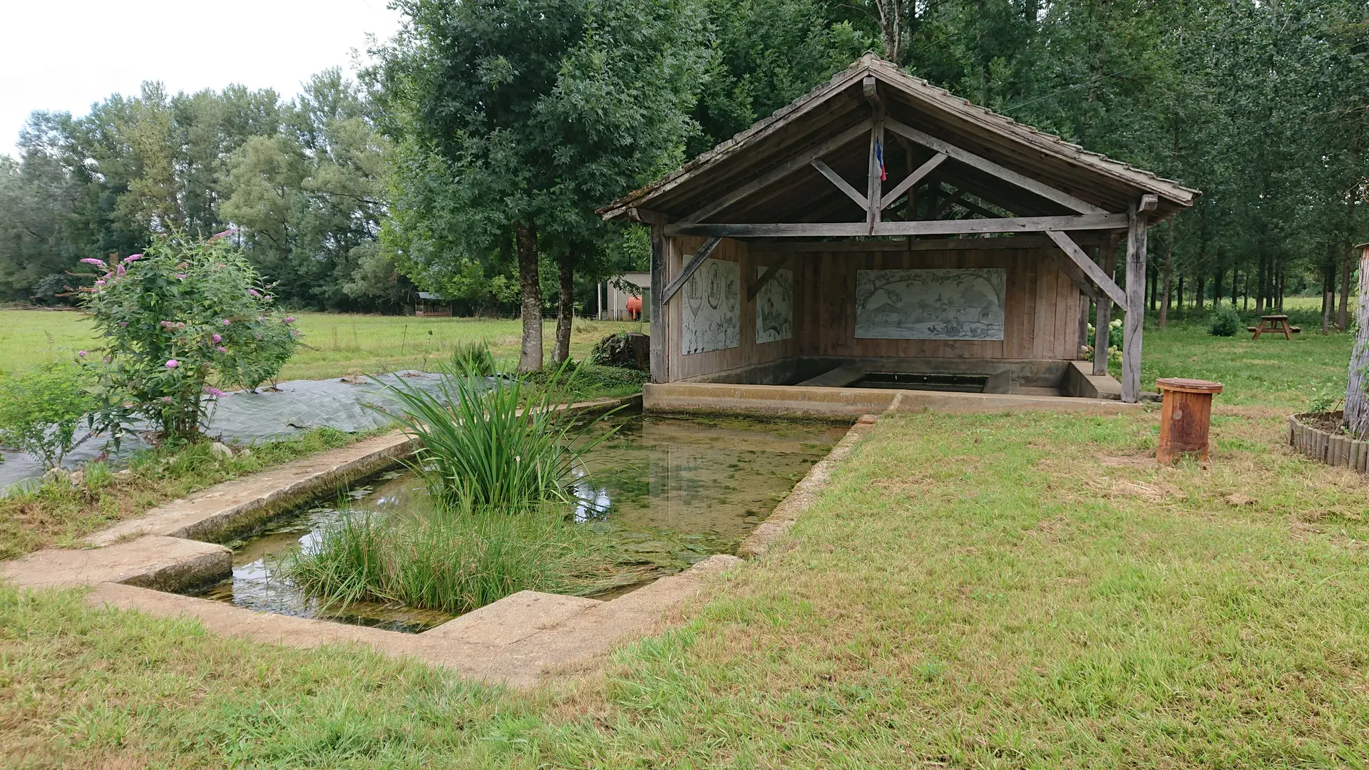 Abreuvoir lavoir de la Méjoule