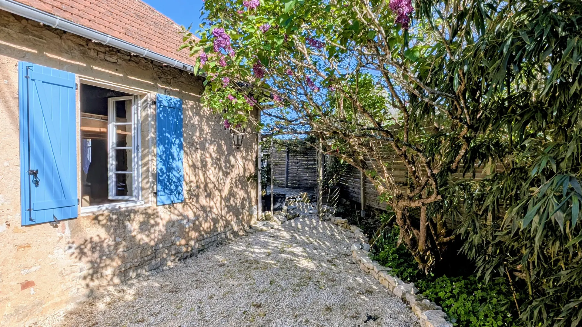 côté ouest sous le lilas
