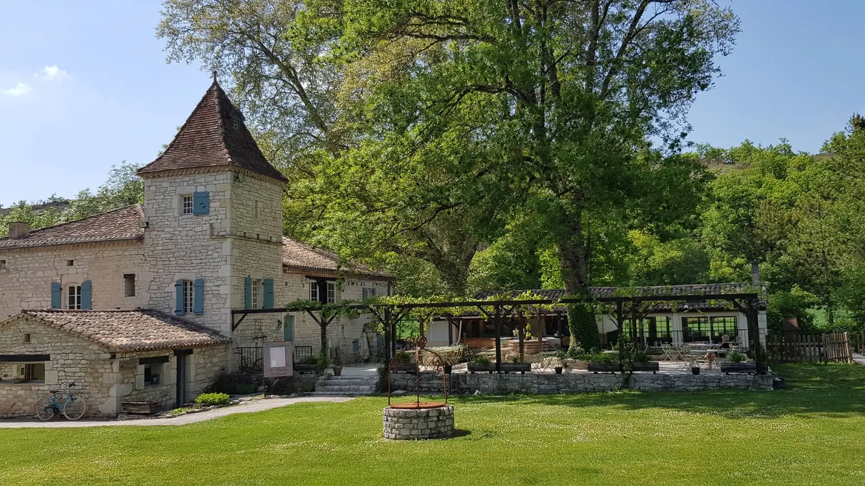 Camping des Arcades Moulin et pigeonnier