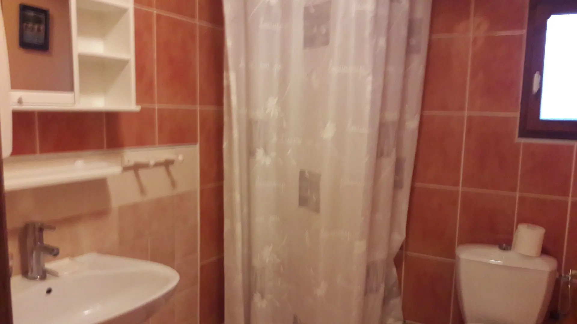 salle de douche et wc