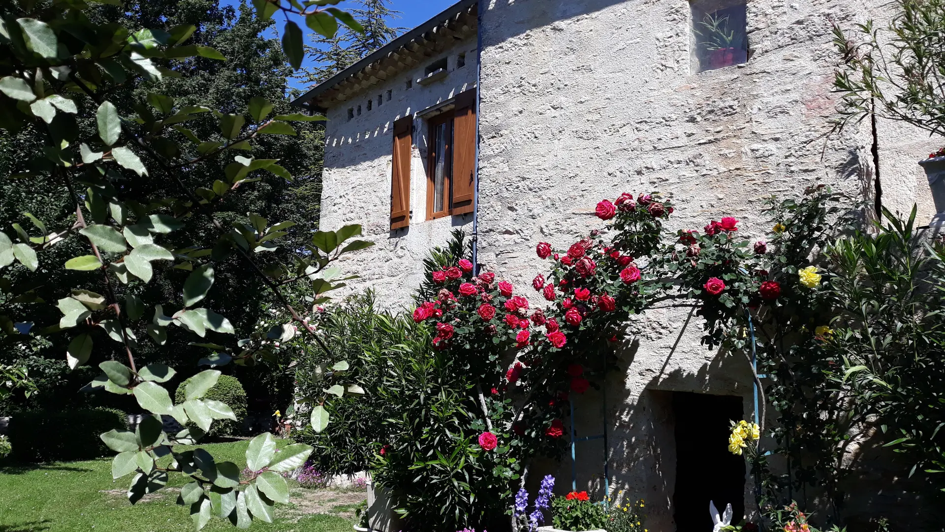 Maison Quercynoise fleurie