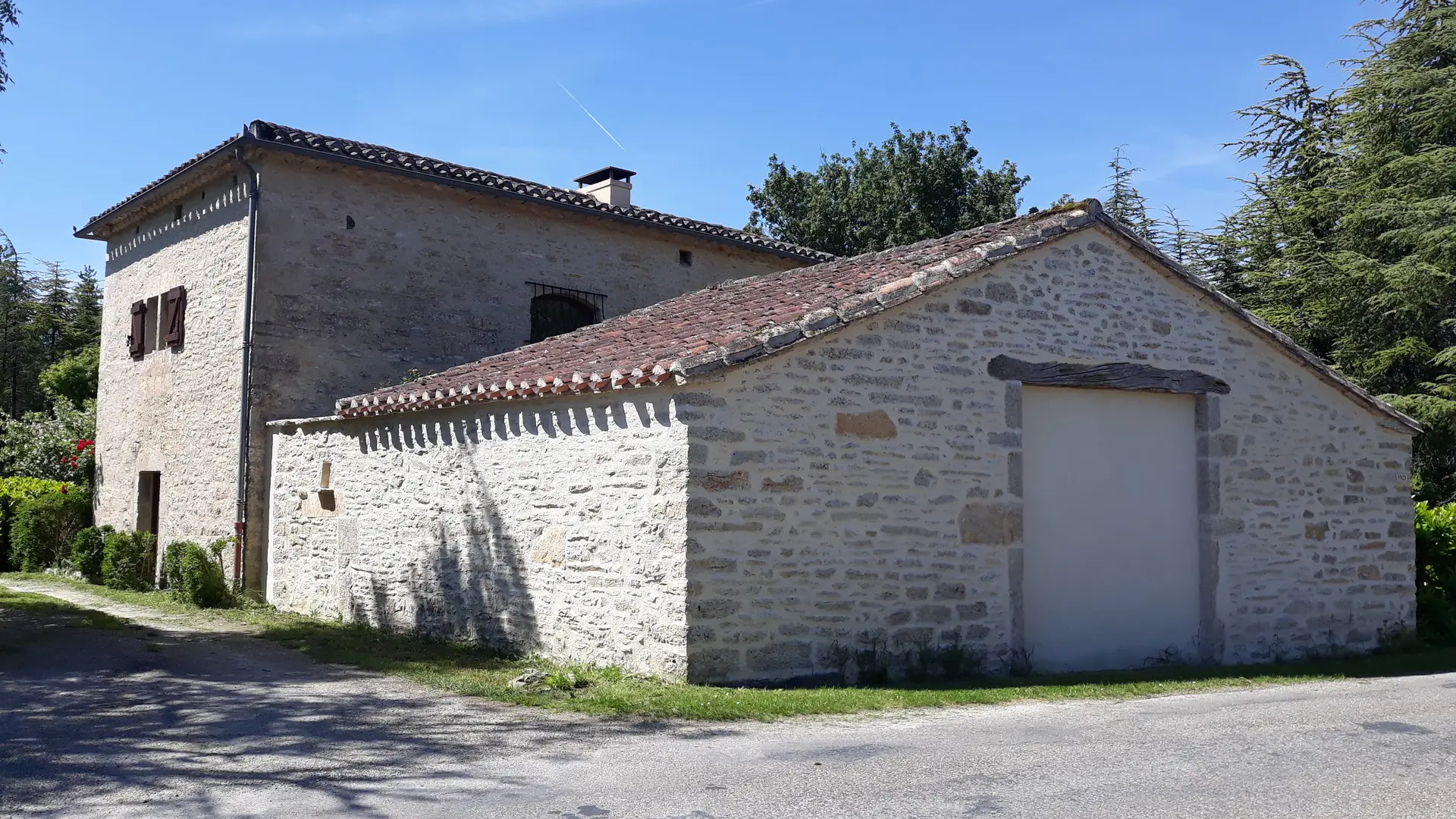 L'arrivée  à la maison avec son garage