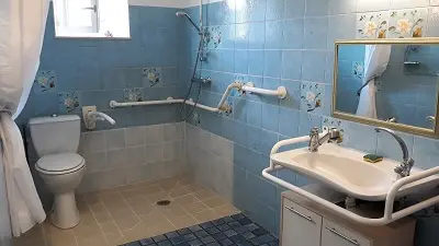 la salle de bain adaptée