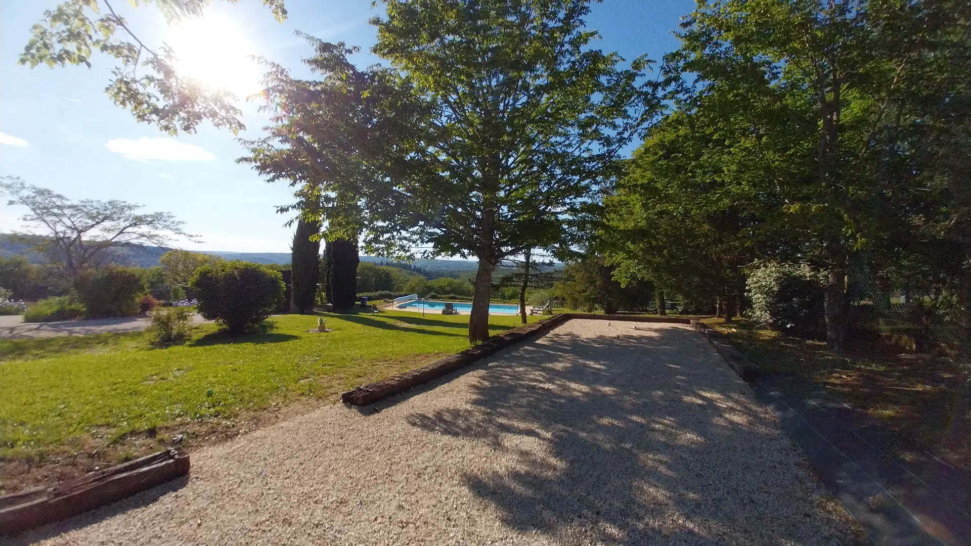 Terrain de Pétanque en commun avec les propriétaires