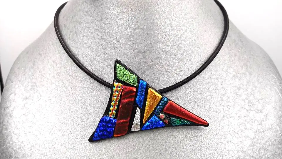 Collier en verre dichroïque