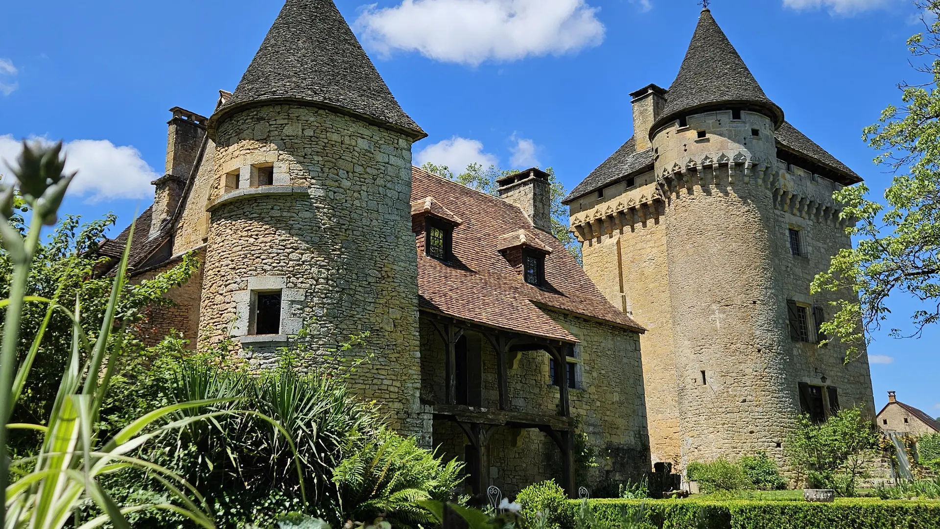 Donjon, Manoir et Jardin de la Salle