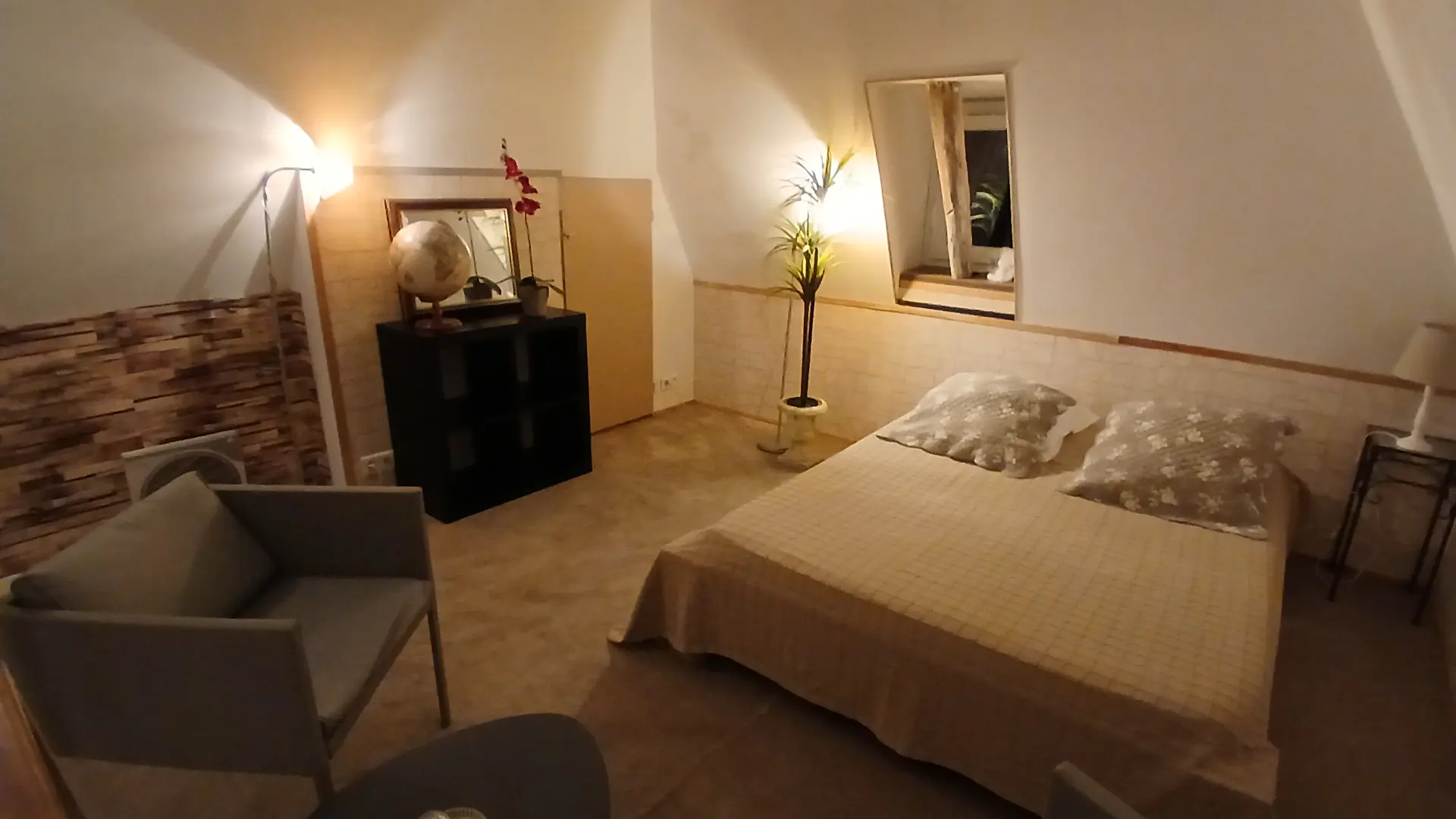 20250226_192122 Chambre dernier étage