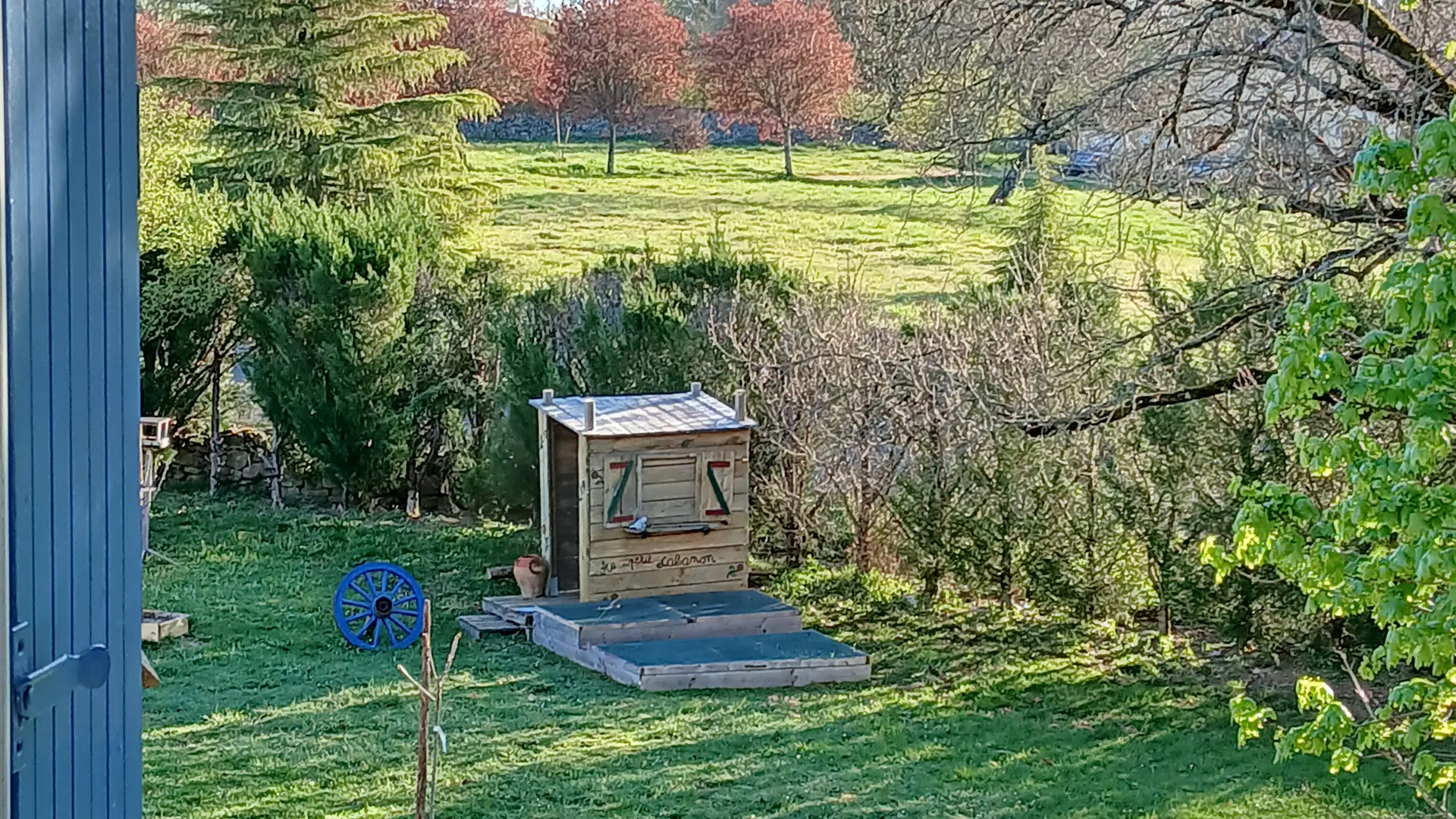 20250408_085427 vue jardin par chambre (au petit cabanon studio)