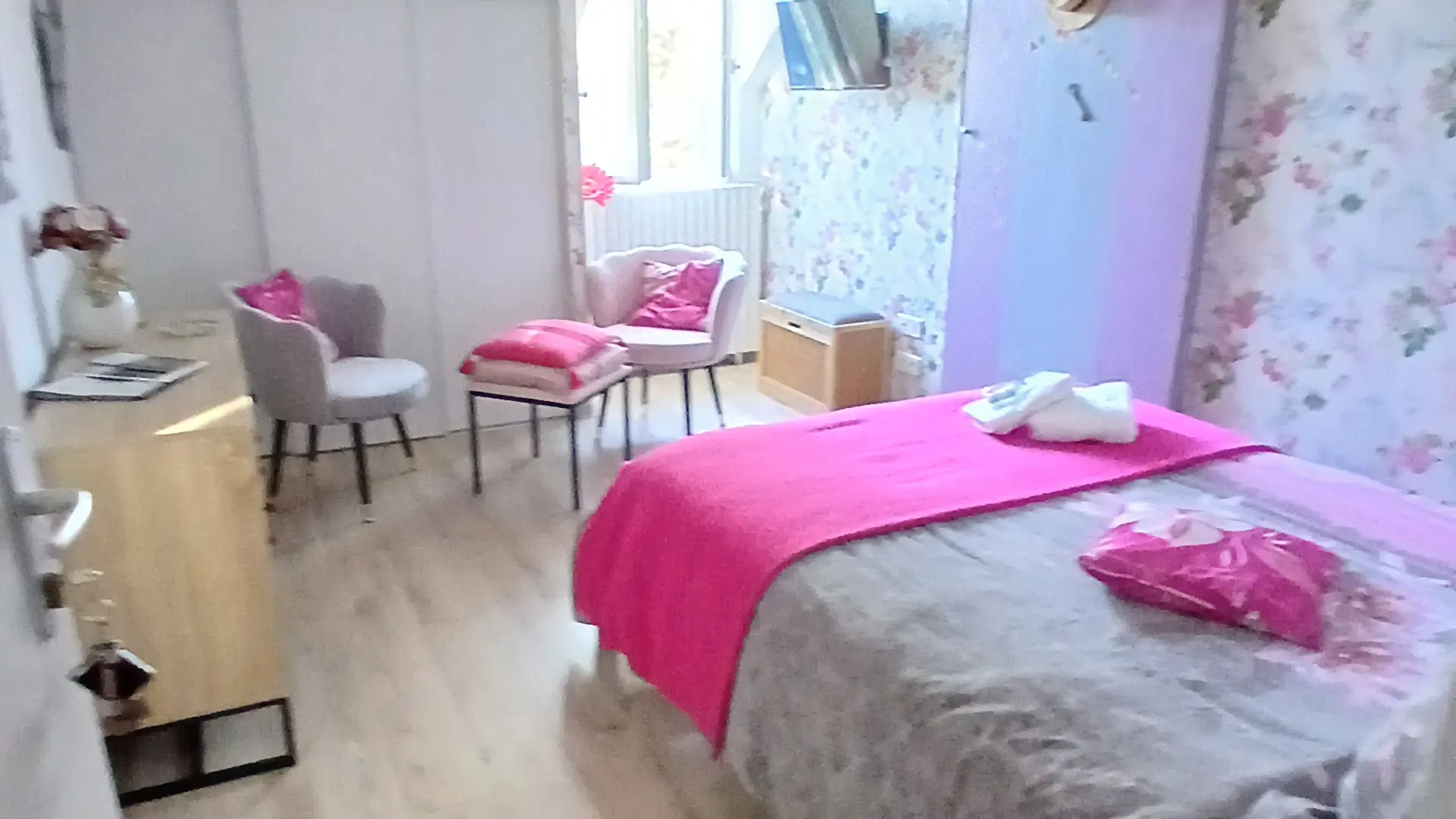 20250408_085236 Ensemble de la chambre ( studio cabanon)