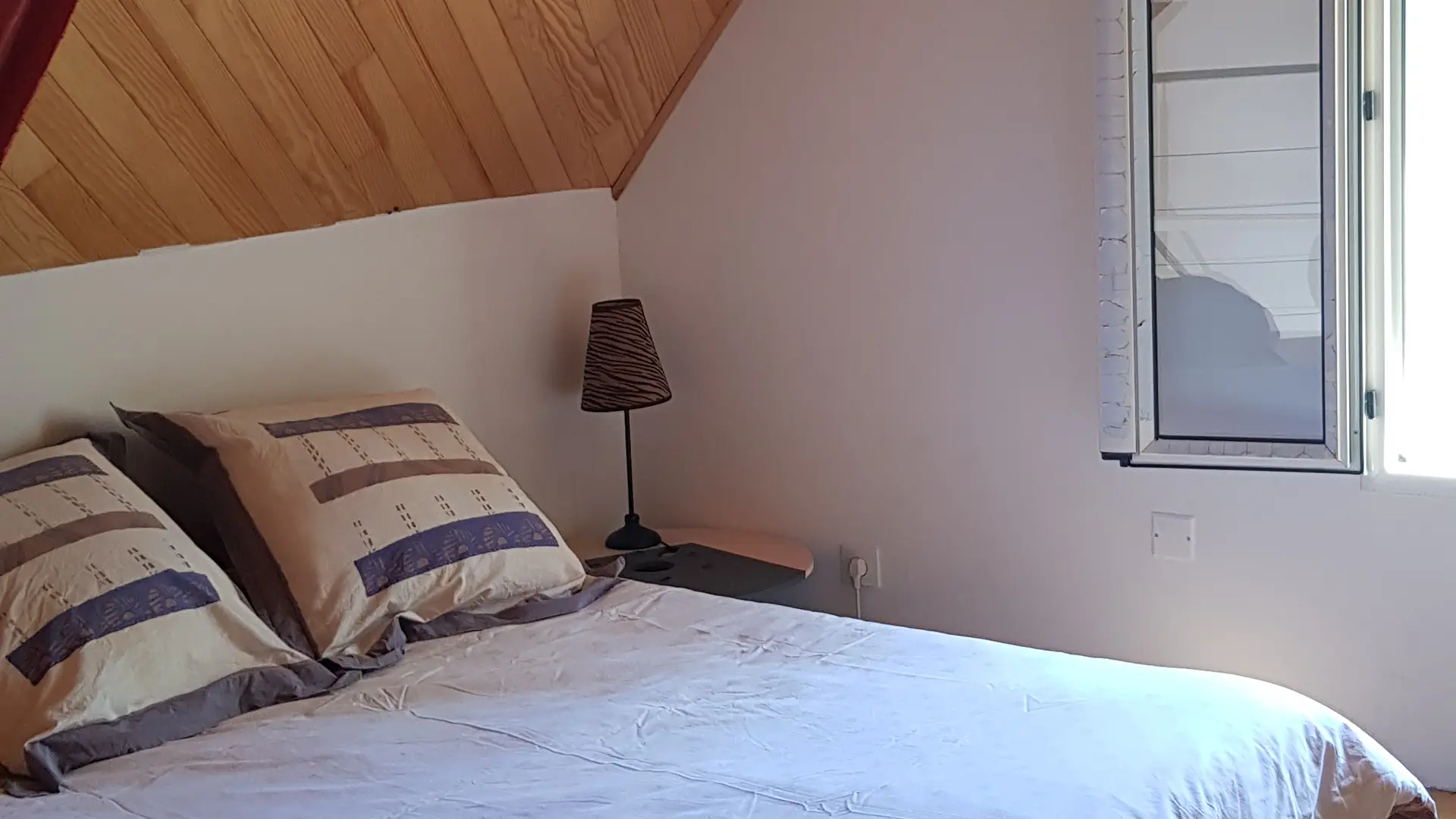 Chambre 3, grande Mezzanine / 1 grand lit + 2 petits lits