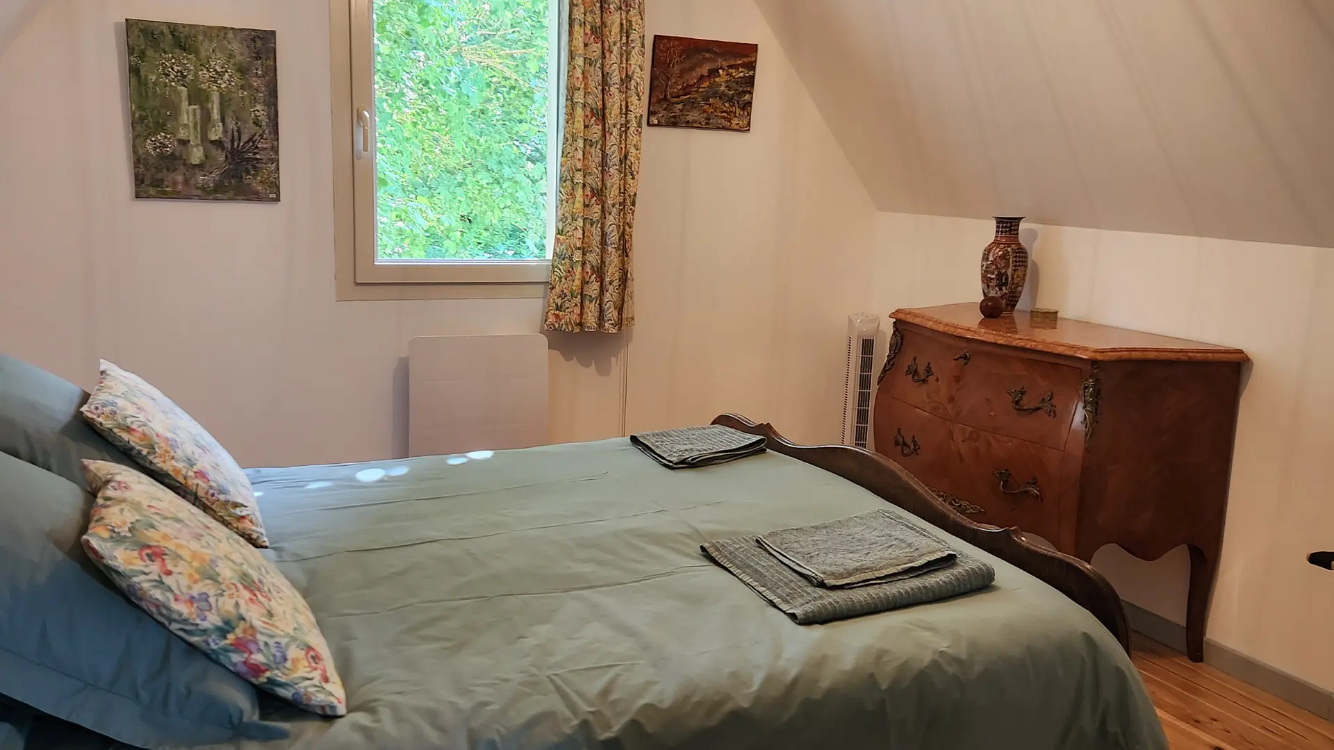 Autre vue chambre lit 140 cm