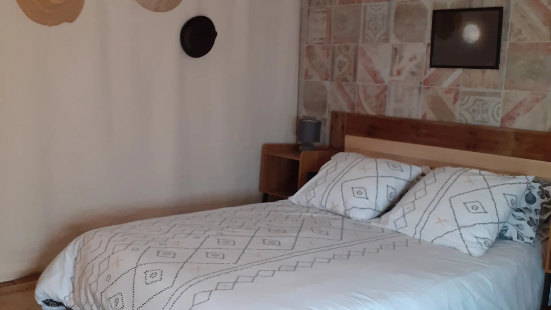 Chambre côté cour -disponible de juin à fin septembre