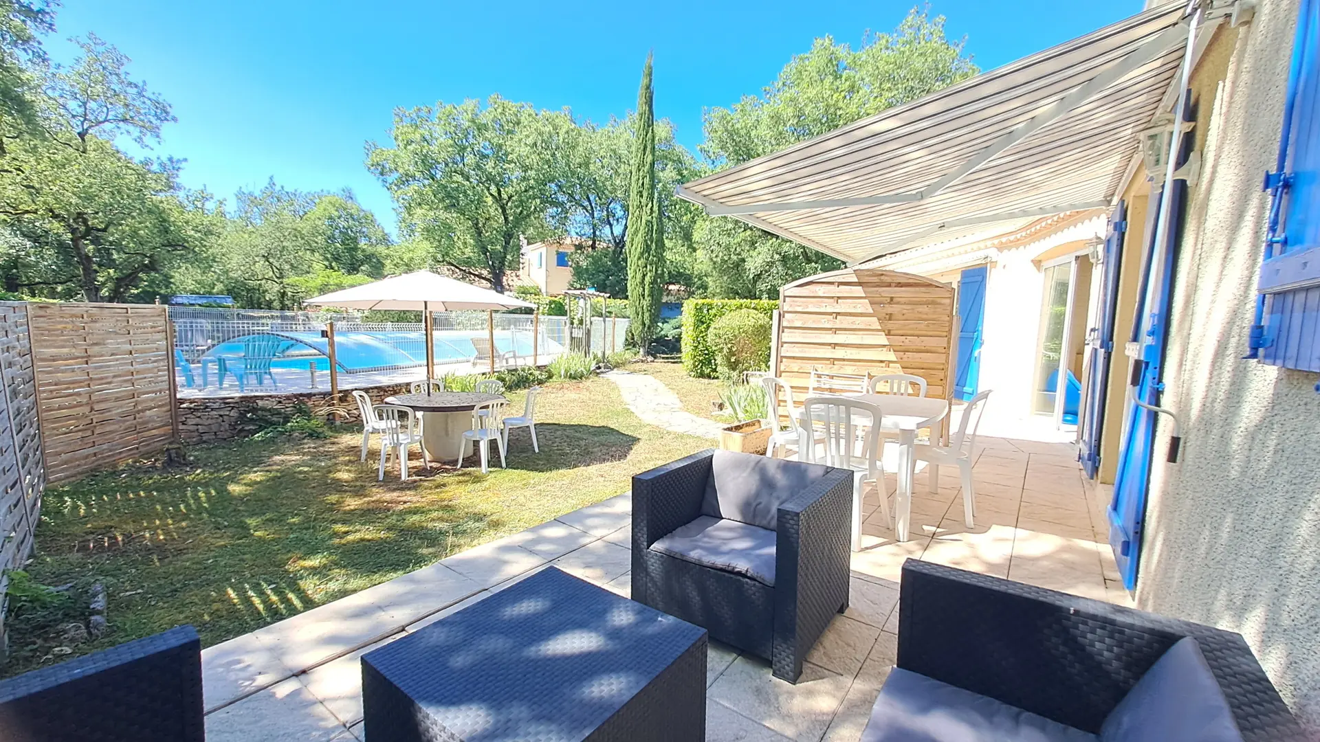 Terrasses vue piscine