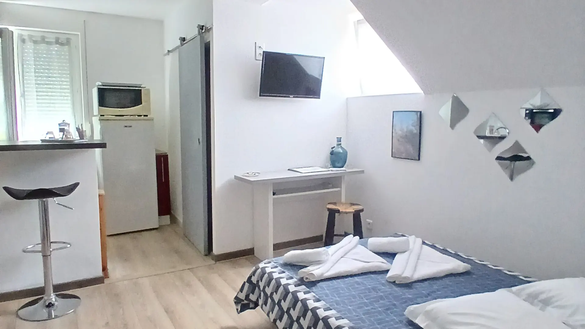 20250821_122547Salon canapé ouvert