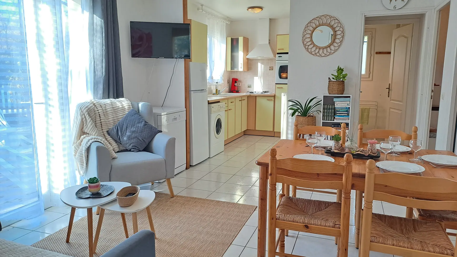 Séjour cuisine corail