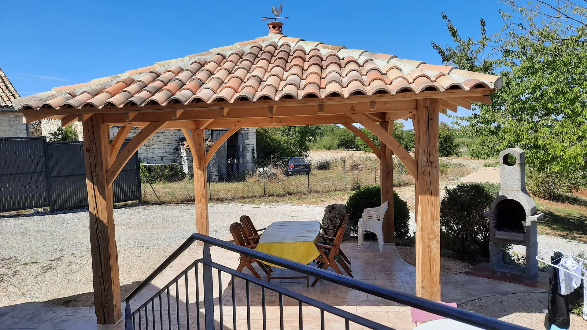 Terasse couverte par pergolas bois