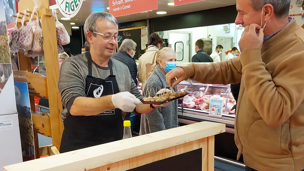 Dégustation de la viande des éléveurs en magasin