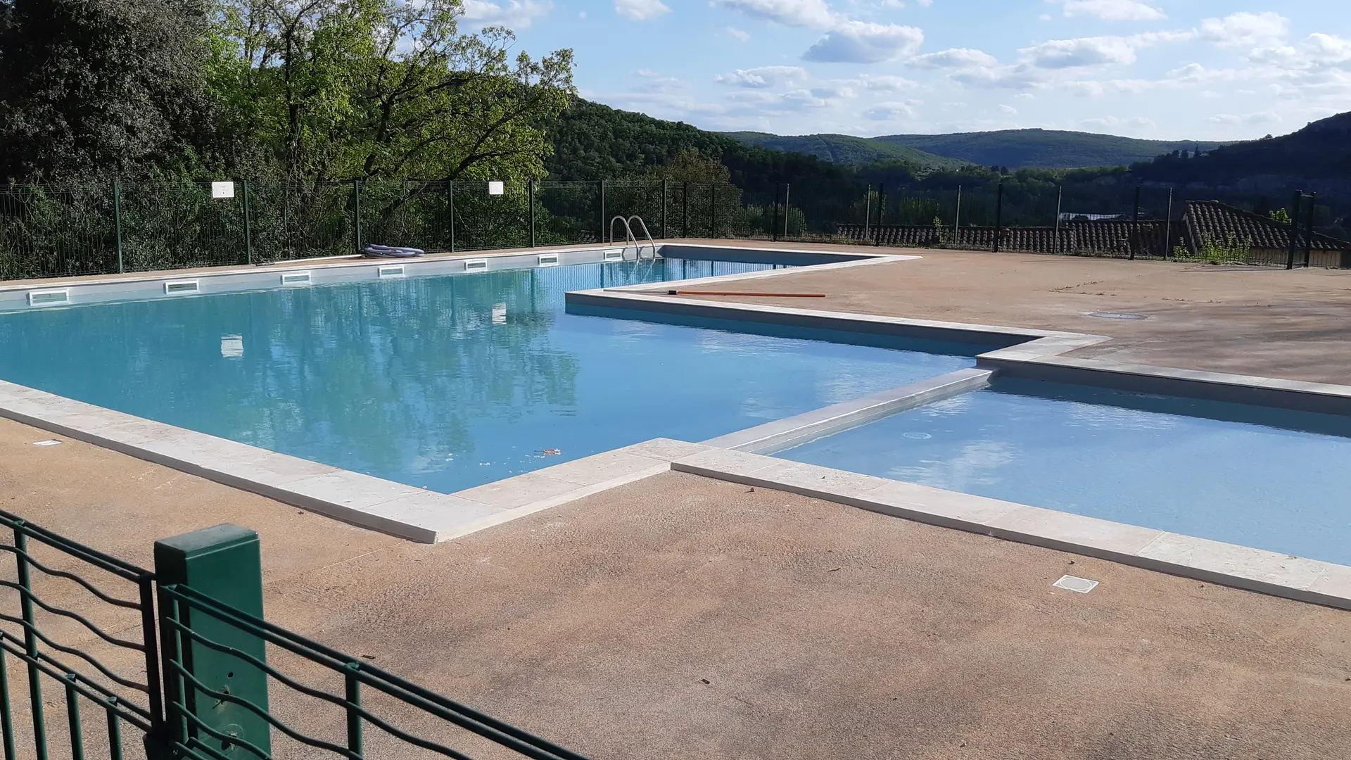 Piscine commune avec pateaugeoire