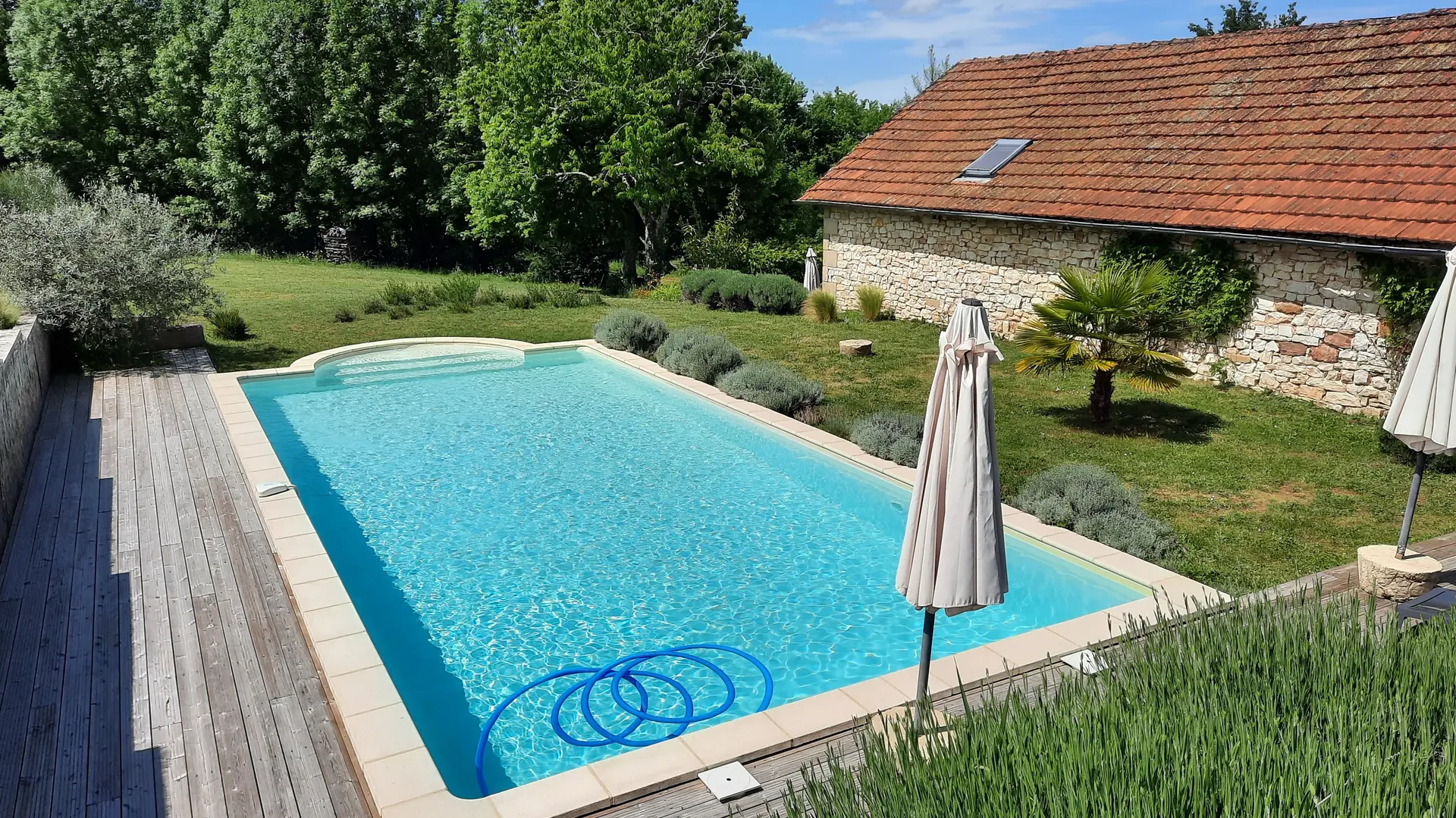 Piscine commune aux 2 gîtes