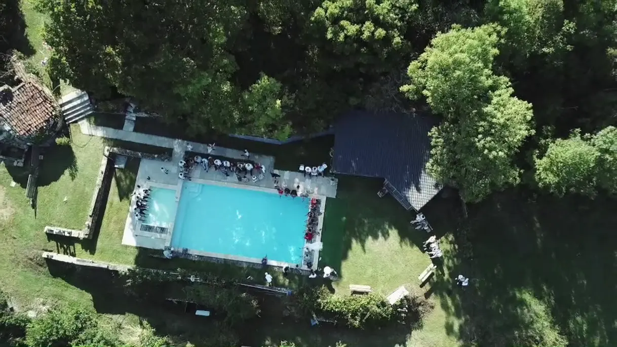 vue drone piscine La Contie