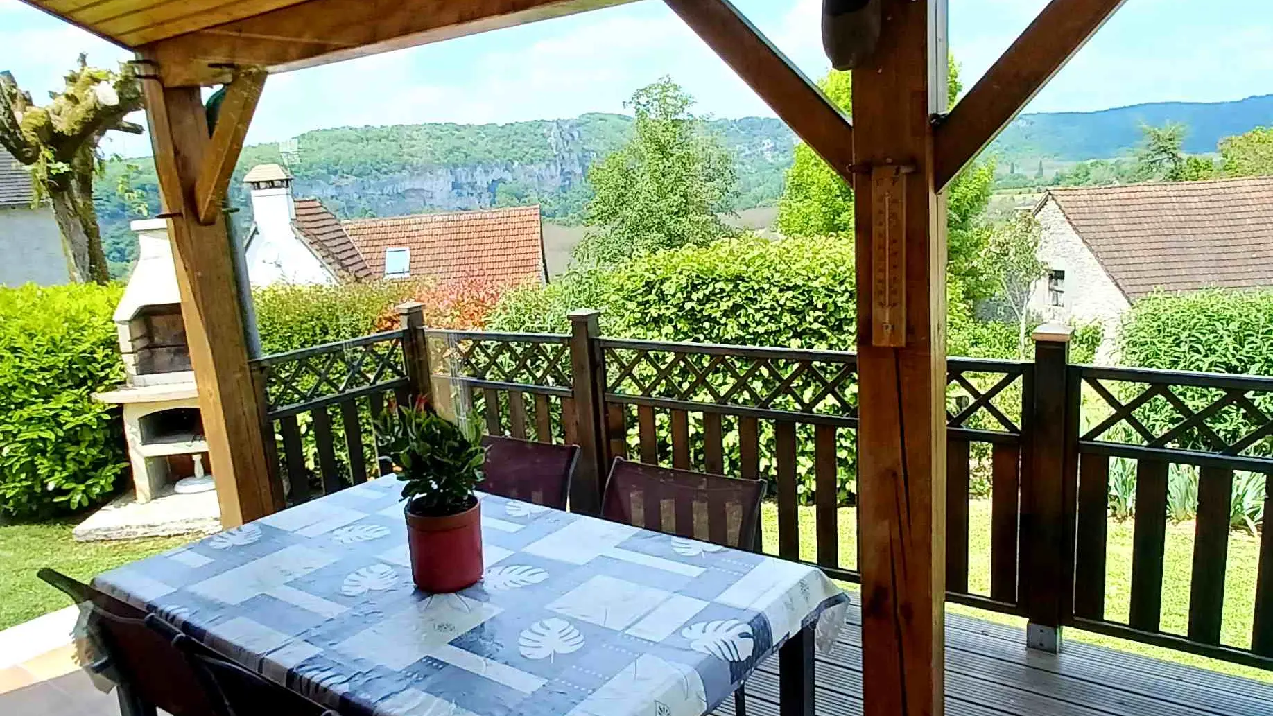 Coin Repas sur la terrasse