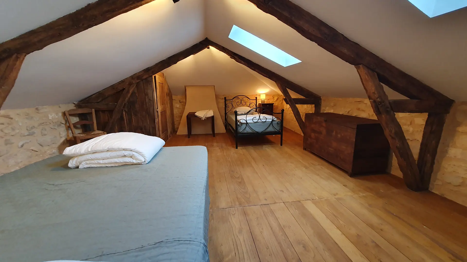 chambre sous combles gite quercy occitanie lot