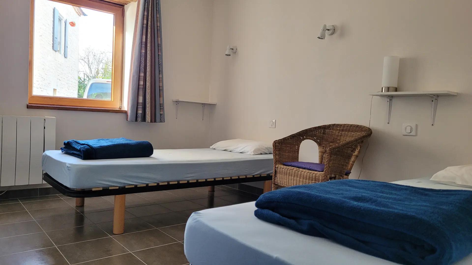 Chambre 2 lits simples gîte