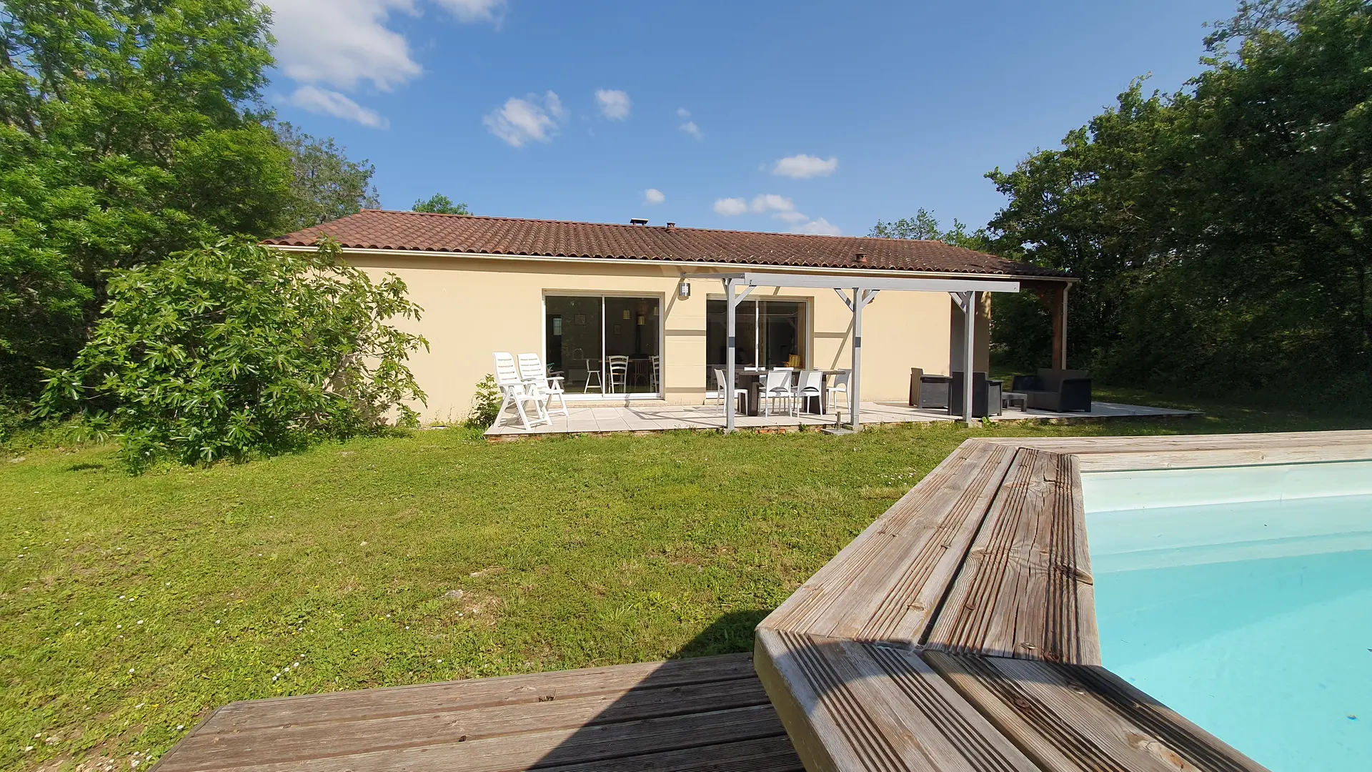 extérieur avec piscine privative