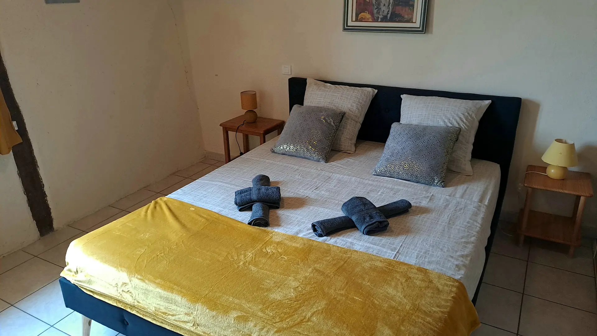 Chambre Jaune avec lit en 160
