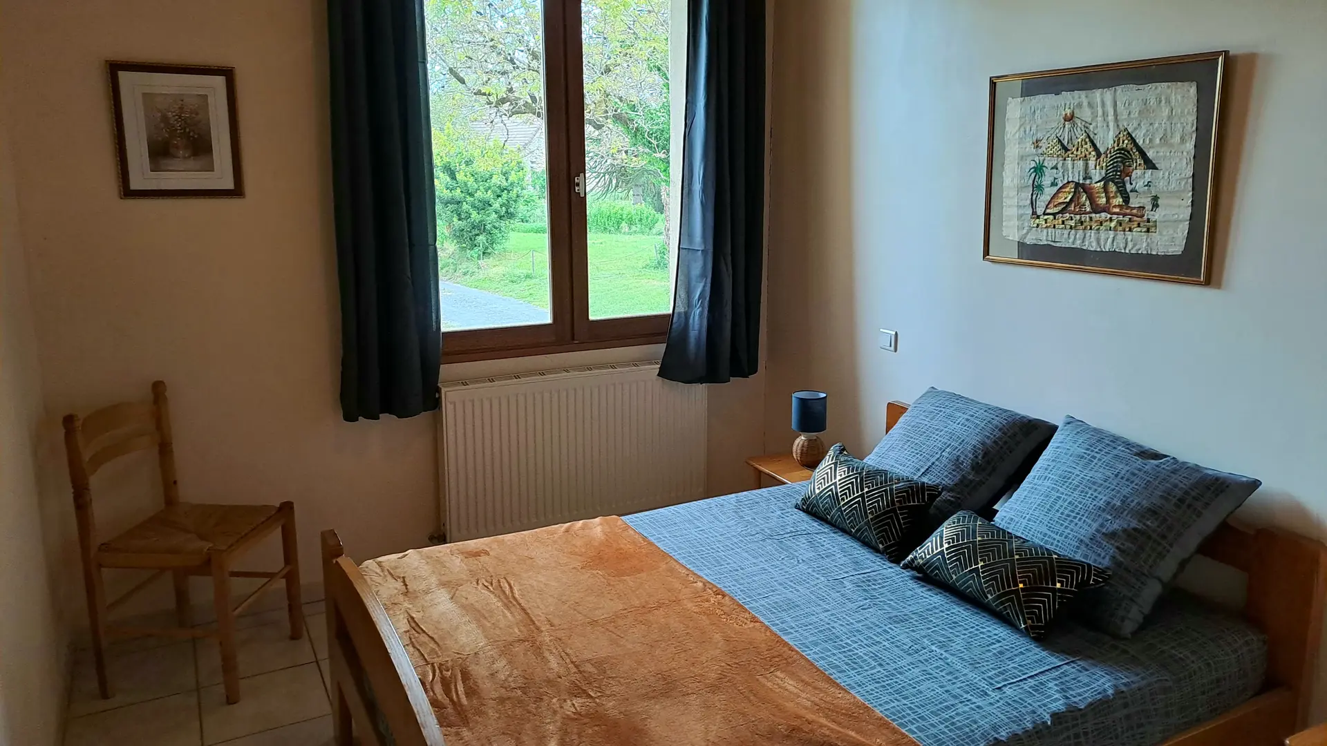 Chambre Vermeille avec lit en 140