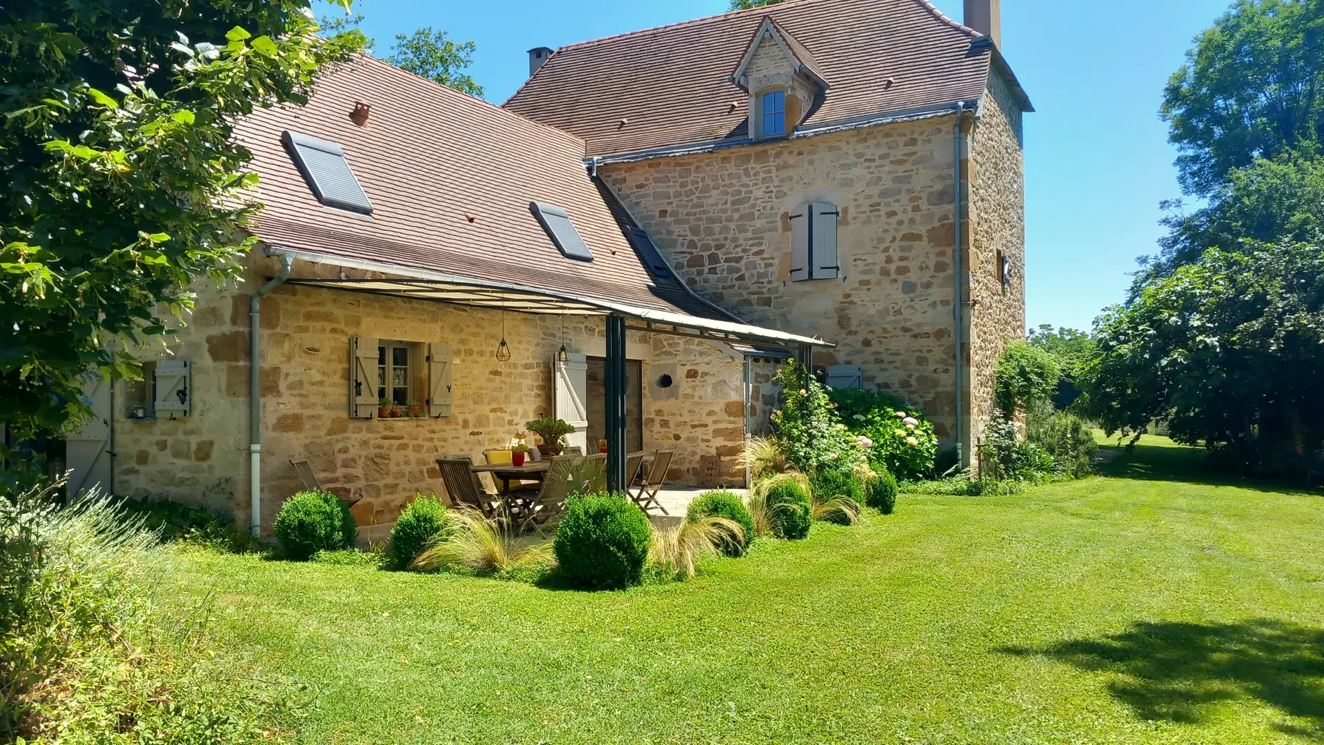 jardin et espace petit déjeuner