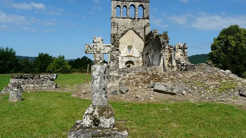 204536-les-ruines-eglise-vieux-bourg-saint-geniez-o-merle