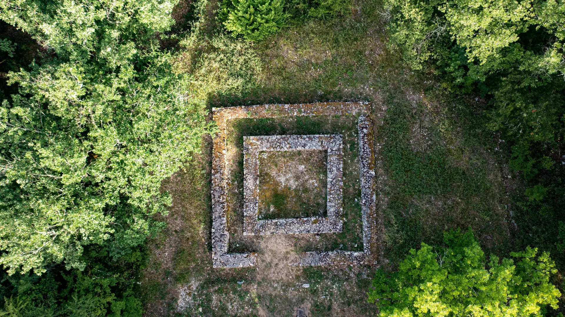 Vue drone de l'oppidum de l'Impernal